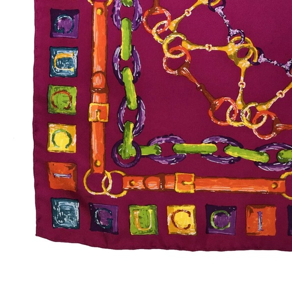 Scarf Sale - Gucci Logo Horse-bit 100% Silk Scarf - Picture 2 of 7